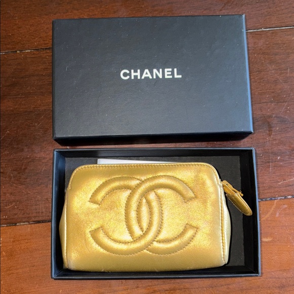 CHANEL Metallic Vintage Gold Pouch w no stickiness and no peeling w BOX - Picture 1 of 10